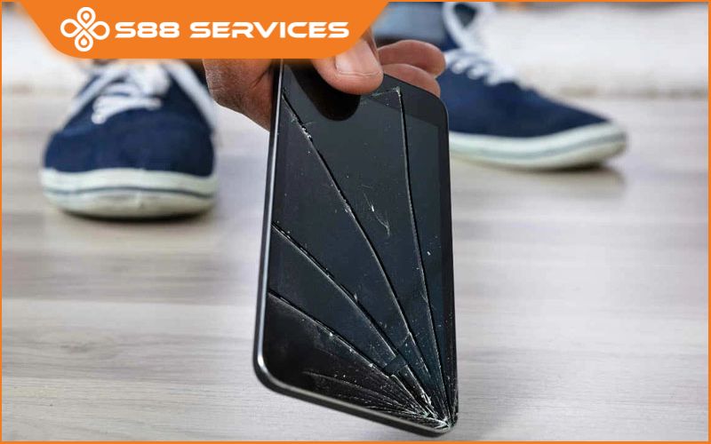 Nứt Màn Hình Điện Thoại Có Sao Không? Đừng Chủ Quan Với Những Vết Nứt Nhỏ