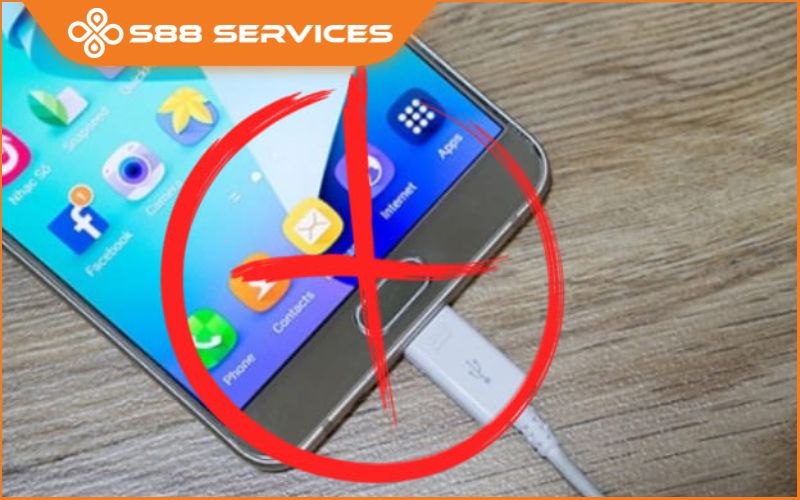Tổng hợp các cách khắc phục điện thoại Samsung sạc không vào pin tại nhà hiệu quả!