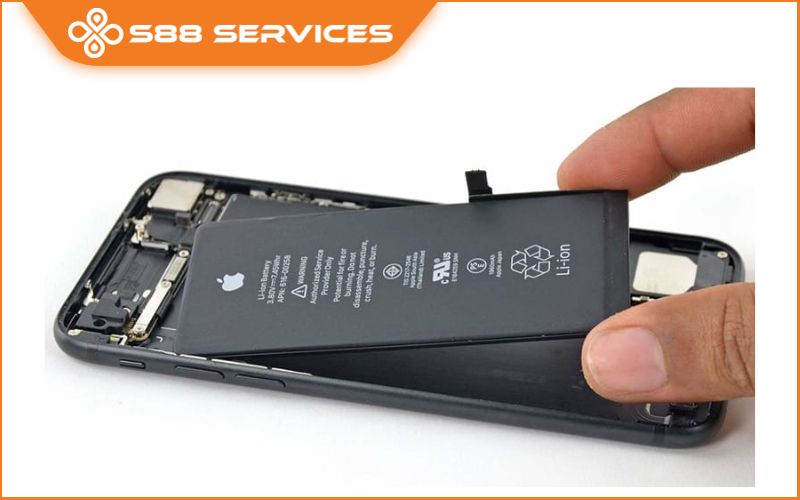Pin Apple chính hãng là gì? Những điều cần biết trước khi thay pin iPhone