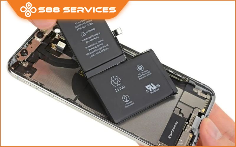 Thay pin iPhone giá bao nhiêu? Bảng giá thay pin iPhone mới nhất 2026