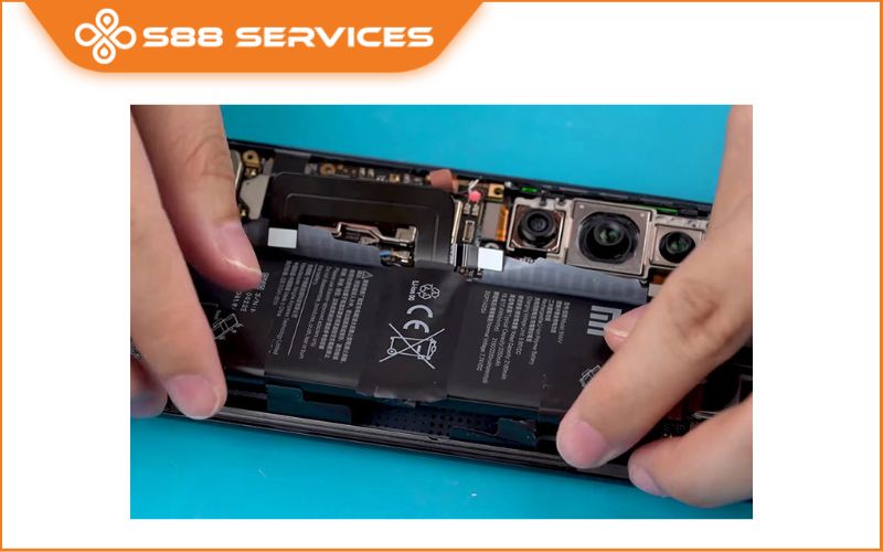 Thay Pin điện thoại Xiaomi giá bao nhiêu? Cập nhật mới nhất 2026