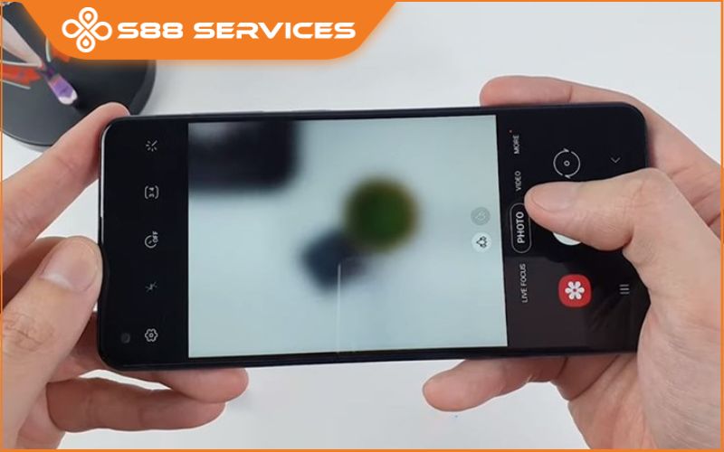 Camera điện thoại bị mờ: Nguyên nhân và cách khắc phục nhanh nhất