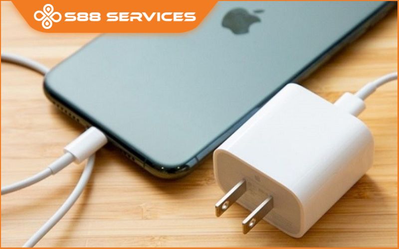 Bỗng nhiên iPhone sạc không vào pin: Nguyên nhân thực tế và cách xử lý nhanh