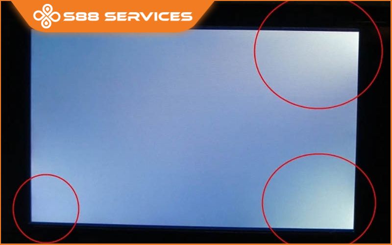 Hở sáng màn hình laptop có ảnh hưởng gì không? Nguyên nhân và cách khắc phục