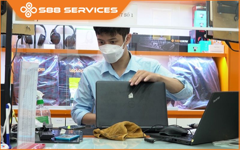 Cần làm gì khi laptop bị treo không lên màn hình?