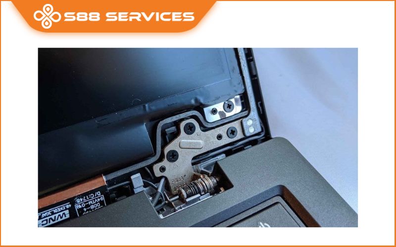 Các thói quen tai hại khiến bản lề laptop nhanh hỏng